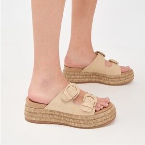 Dolce Vita Witny platform sandals in a natural raffia Size 10